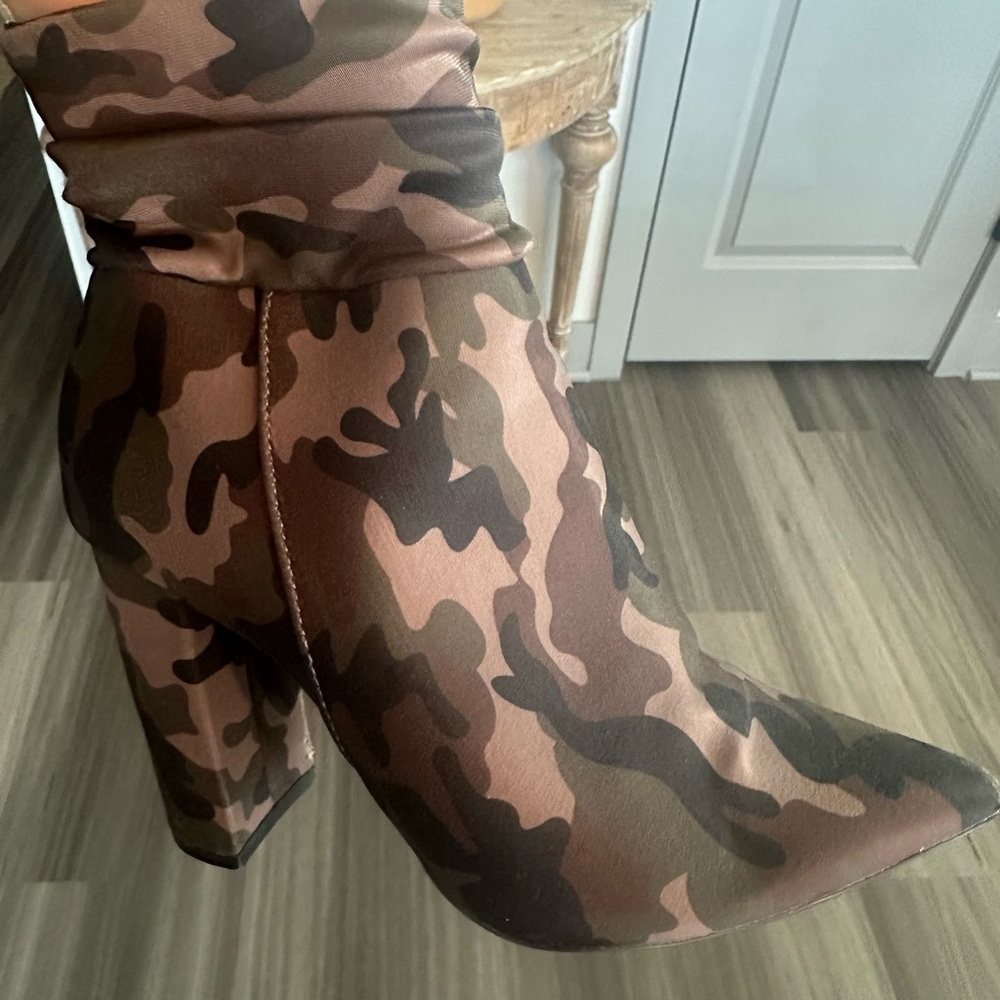 Camo ankle booties! Size 8